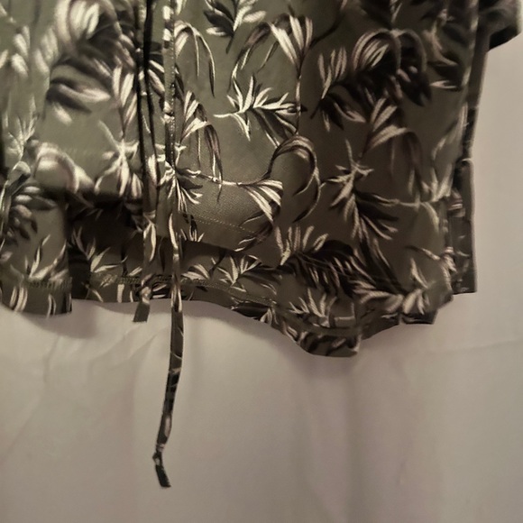 Soft Surroundings Green Floral Sleeveless blouse
& Style & Co Green Jacket - Picture 6 of 11